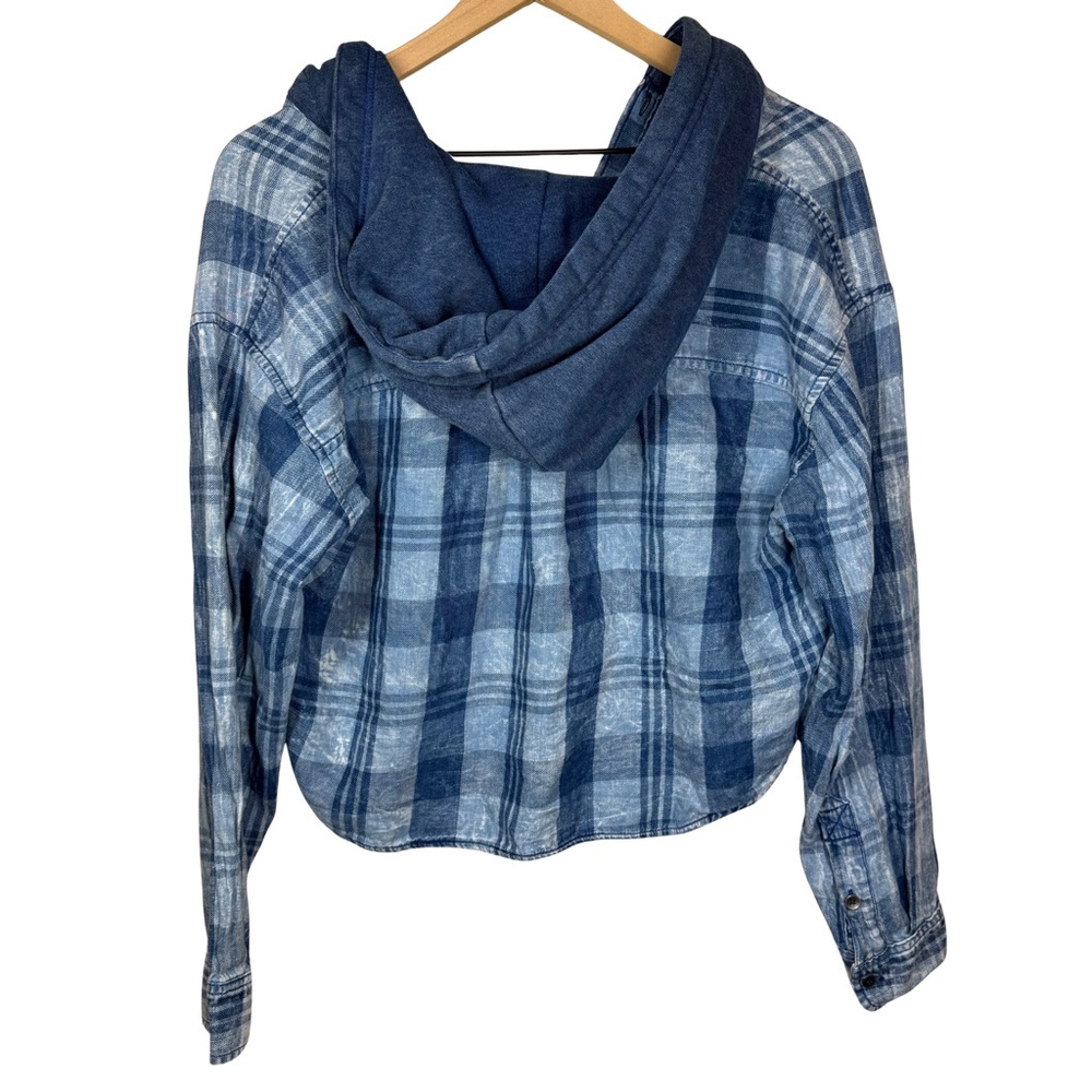 American Eagle MEDIUM Hooded Cropped Flannel Casu… - image 4